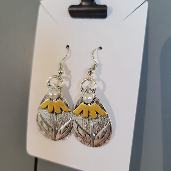 Dangle Earrings Silver Tone Teardrop Floral Yellow Enamel & Faux Pearl Gift Bag - Picture 2 of 7
